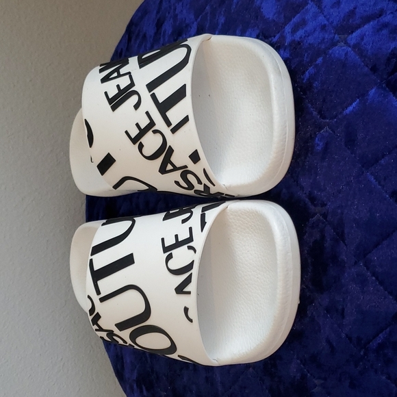 Authentic Versace Pool Slides - Picture 2 of 12